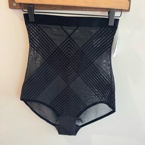 NWT Nancy Ganz High Waisted Shaping Brief Black Large‎